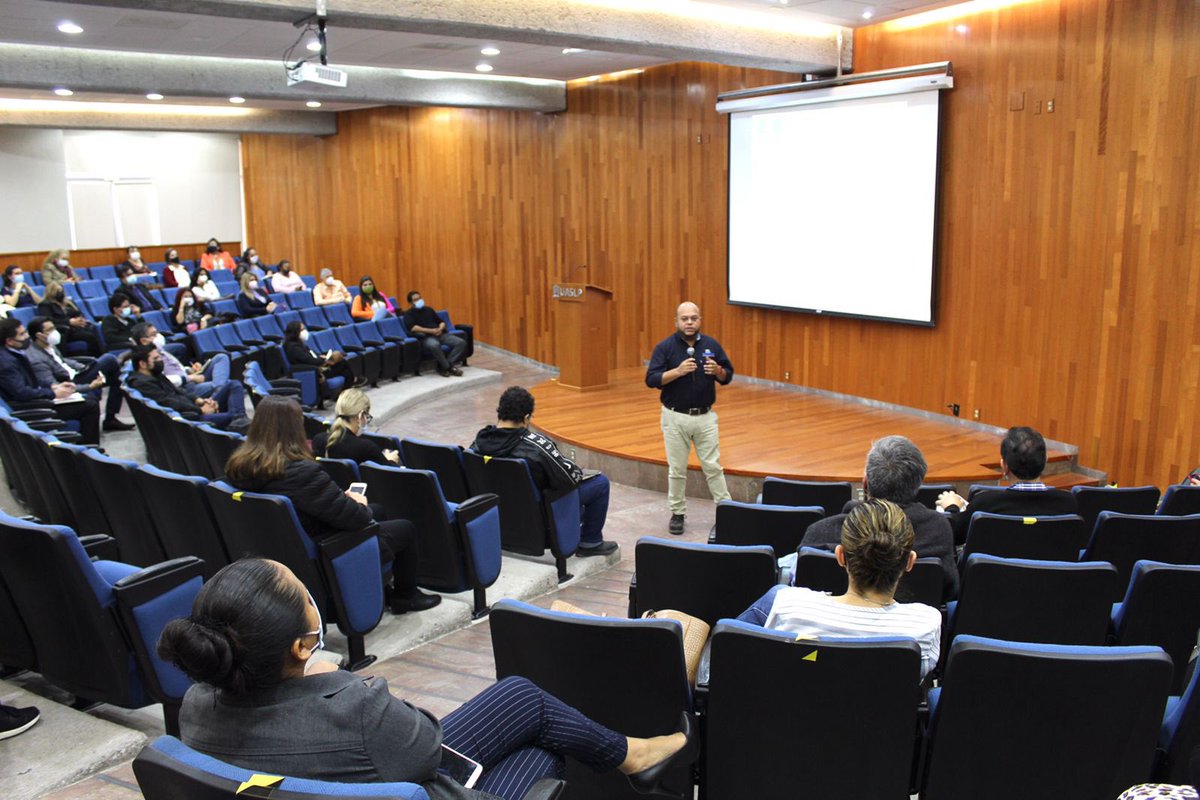 CAutomotrizSLP's tweet photo. 2do #Workshop para él vinculador, Colaboración entre la @lauaslp y el Clúster Automotriz de SLP ¡Gracias a Alejandro Zaragoza de #METRICAN! https://t.co/iH6LZmvSLa