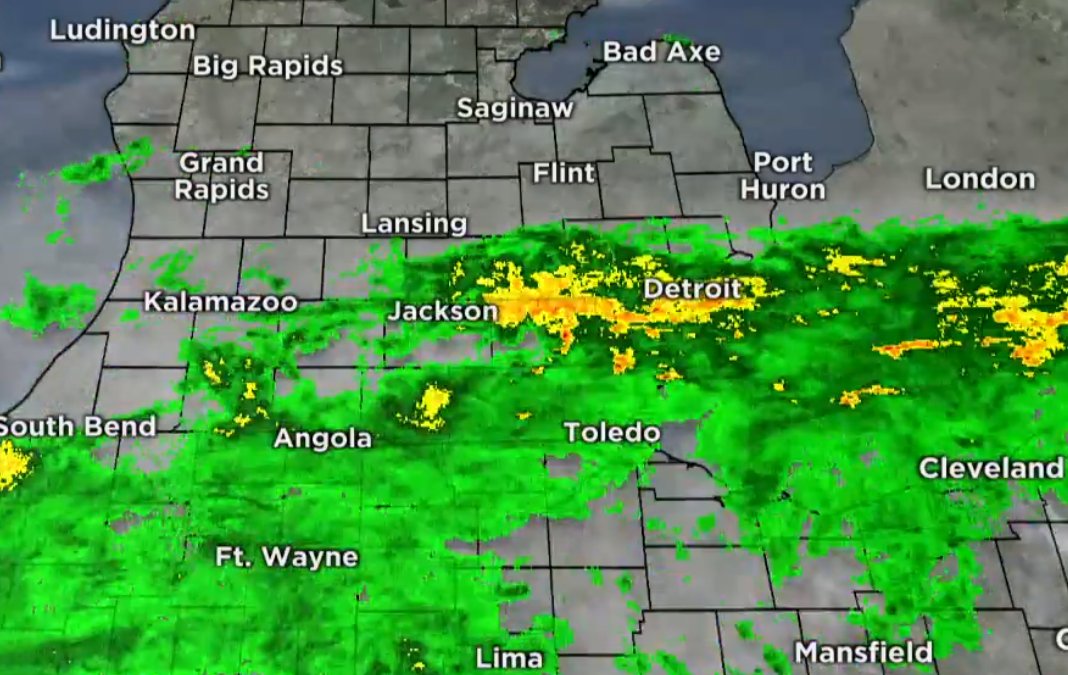 Local4News's tweet image. Heavy rain moving through SE Michigan -- it's going to be a wet day. Tracking live radar: bit.ly/36KSfGQ