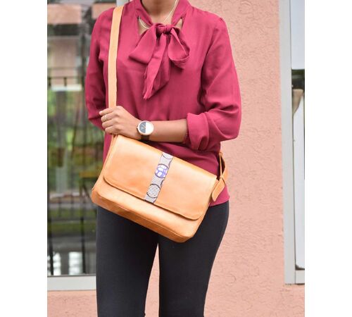 Check out ALLPI eCommerce Portal's Isimbi ladies bag from Addis Ababa, Ethiopia. 

sokokuu.africa/index.php?disp…

#AeTrade #Sokokuu #AfCFTA #leatherbag