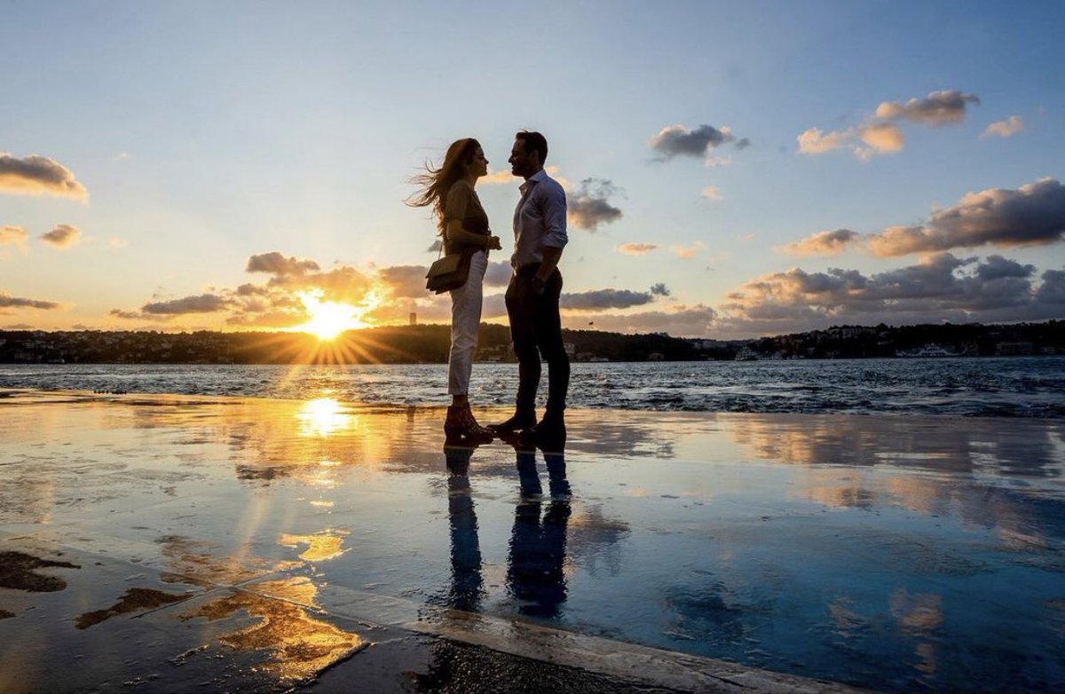 handemiyii's tweet photo. la bellezza di questa scena, la dichiarazione che aspettavamo da tempo, il bacio e la perfezione di queste foto vi prego sono debole 😭😭😭

#LoveIsInTheAir https://t.co/9YX1yxnjys