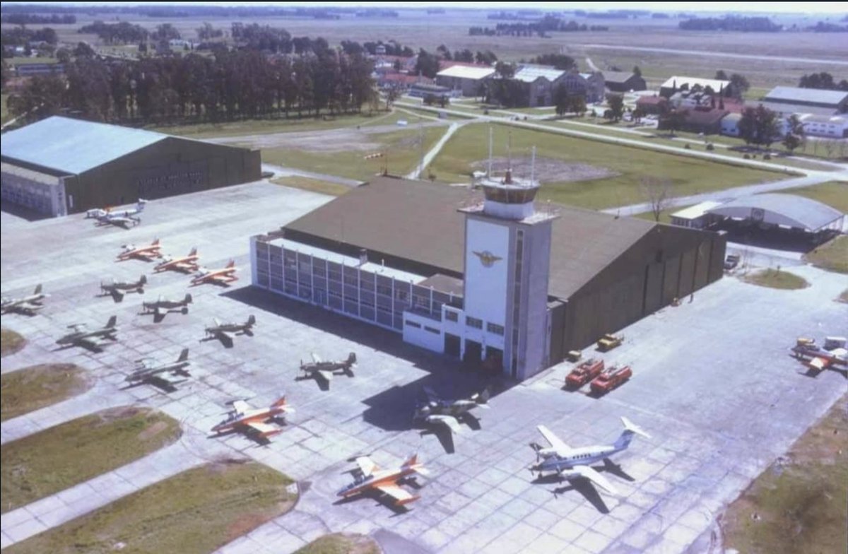 ddelgado_net's tweet image. #AviacionNavalArgentina #BAPI Base Aeronaval Punta Indio, año 82/83. Aquellos buenos tiempos.