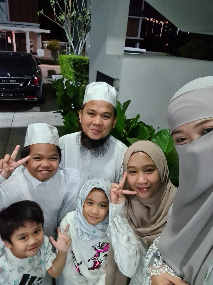 Ebitlew_'s tweet photo. Rindunya ya Allah. Dekat 2 bulan. Ya Allah. Setiap hari perit rasa rindu. Selalu sorok rasa rindu. Menangis seorang diri saat sujud. 

Apakan daya inilah tuntutan perjuangan kerana Allah. Redha Allah segalanya. Kemuncak perjuangan kali ini perginya ayah tercinta. https://t.co/nJs6I0NK17