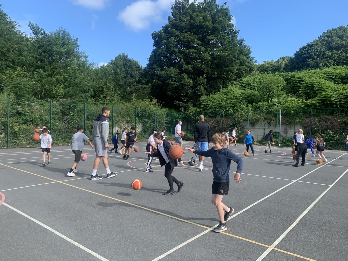 RSchPrimaryPE's tweet photo. ⁦@CityLeedsBasket⁩ thank you for supporting FITNESS in 5️⃣! As ever the sessions were fun and promoted active learning! You also added that extra magic by bringing in basketball pros Danny and Jordan to meet our children!! See you next year! #GETITGOTIT #WEAREROUNDHAY https://t.co/KjwO9ZtQ2C