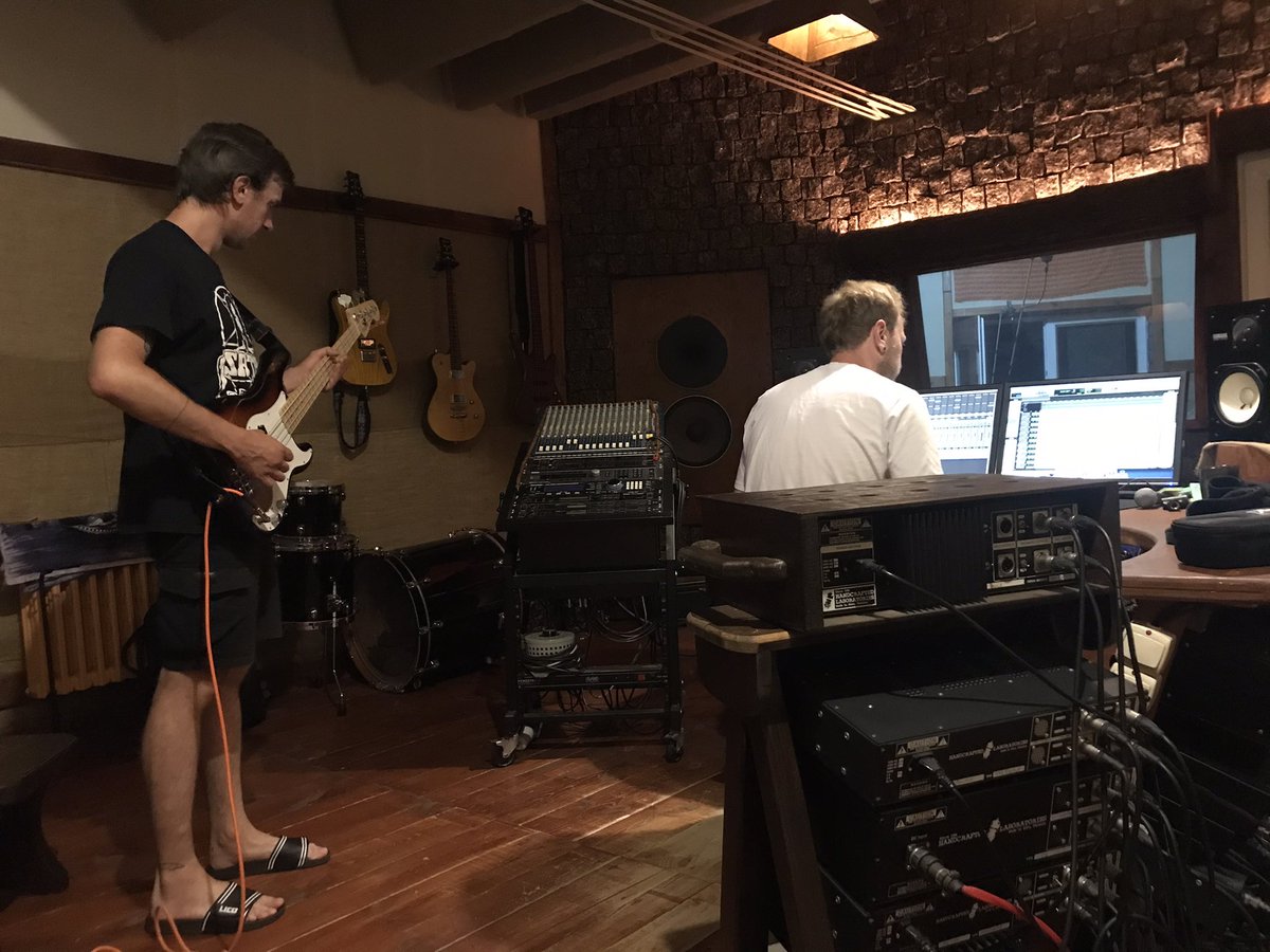 StonedJesusBand's tweet photo. drums and bass: ✅ 
#StJVth https://t.co/z5vC0WXagd