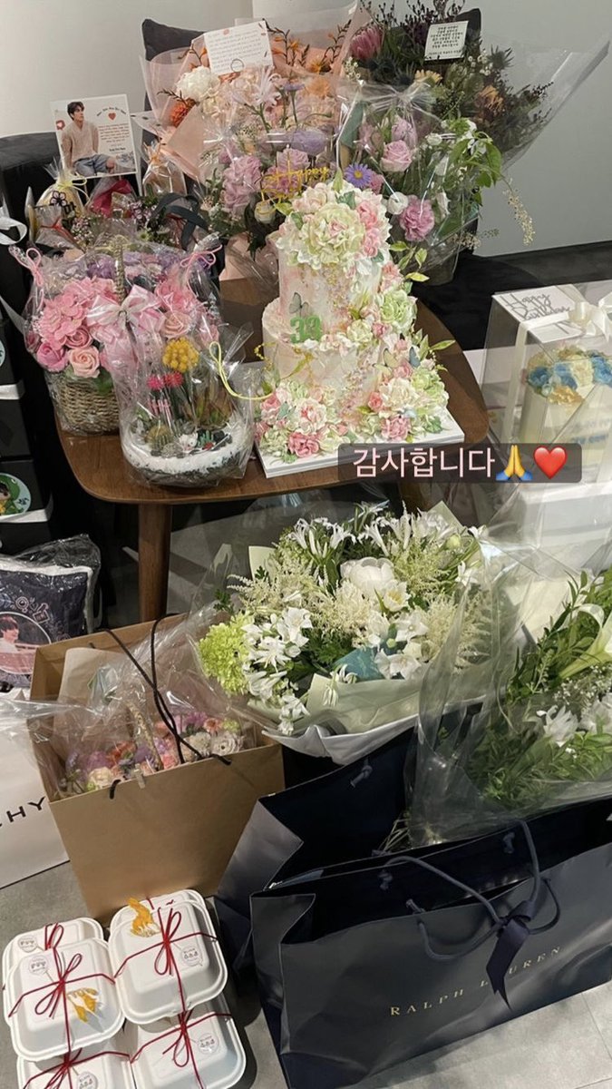 yookdimples's tweet photo. #KimWooBin Ig Story 💛 | 16072021

“Thank you 🙏🏻❤️”

Woahh! He got so many birthday 🎁🤩 Birthday boy was so happy 😃 

#HappyWooBinDay 🥳 https://t.co/Nqg0V1UkFr