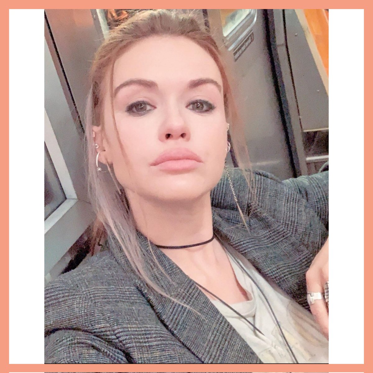 hollandsourceeu's tweet photo. ✮ NEWS ✮ 
Voici quelques backstages d'Escape Room 2, partagés par Holland sur IG pour la sortie du film aux USA 🎬 
_
#hollandroden #escaperoomtournamentofchampions #sonypictures https://t.co/iq4D4qFNWX