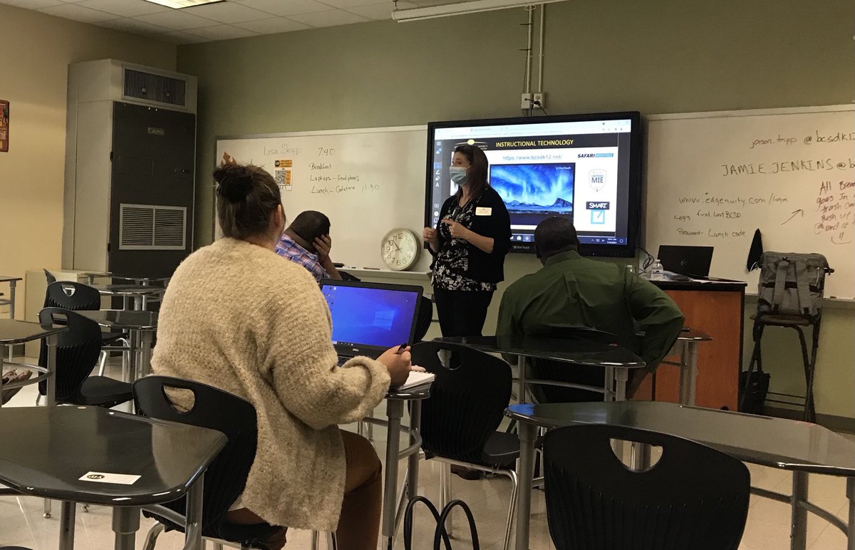 mradcliff's tweet photo. Instructional Technology Coaches are teaching at New Teacher Orientation today! #BibbVIP #edtech #VIPTechnology https://t.co/EgV5A4gNk6