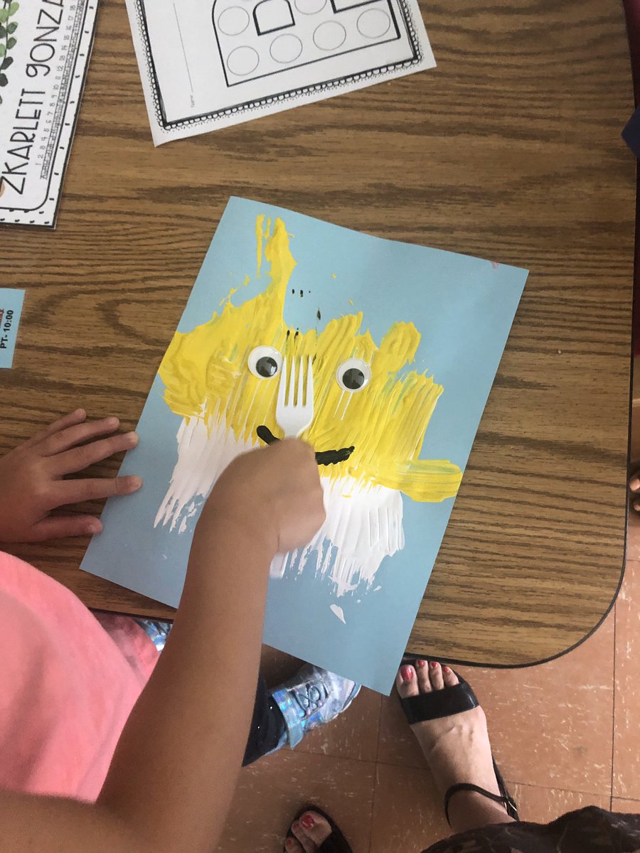 BMcClelland24's tweet image. Pufferfish painting with forks in @MissCVasquez #ESY21 class! #smorefun #smorelearning 💚🐡