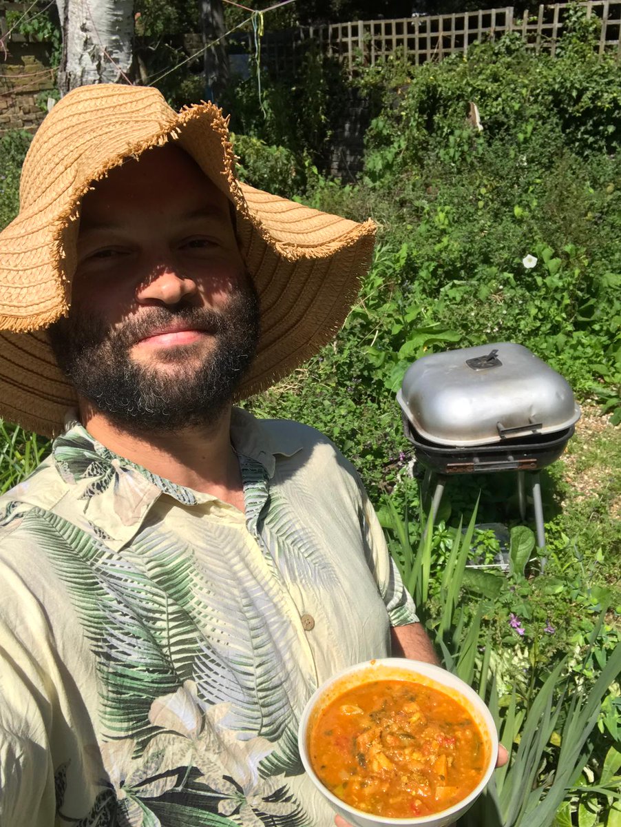 Have a fantastic weekend guys ☀️ I have decided in the spirt of my grandad/grandma to finally start on my garden, catch you on the flip side 😎😍🧑🏽‍🌾