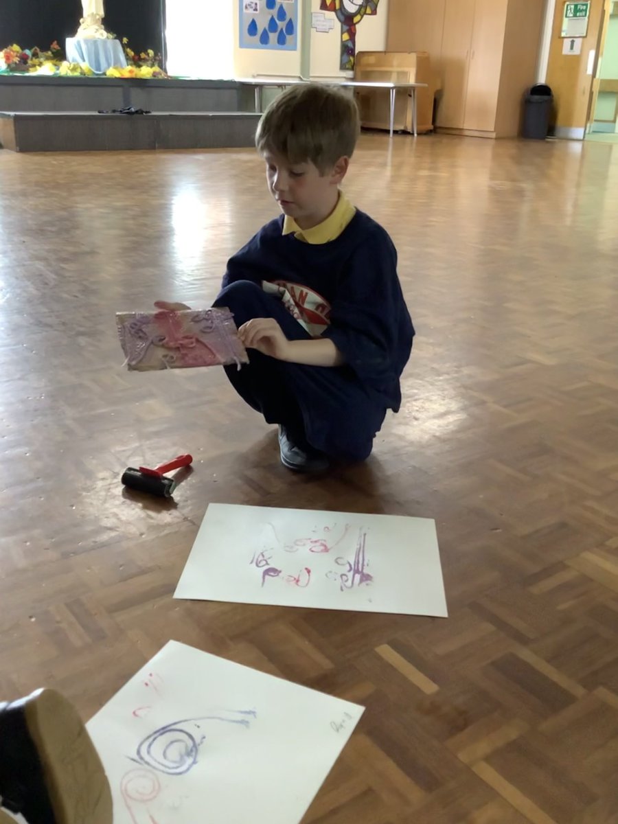 MrsAMrsM's tweet photo. This week in art we have been printing using the string blocks we made last week. We have been inspired by Raewyn Harris and also thought carefully about our choice of colour. https://t.co/fNkplQCw7Y
