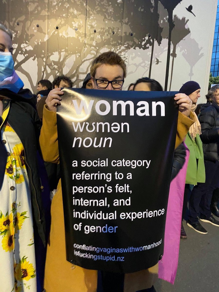 le_chardon's tweet photo. Don’t tell me this is not sexist! Woman is NOT a costume. #Woman_FactNotFeeling https://t.co/ewmXo6kDdX