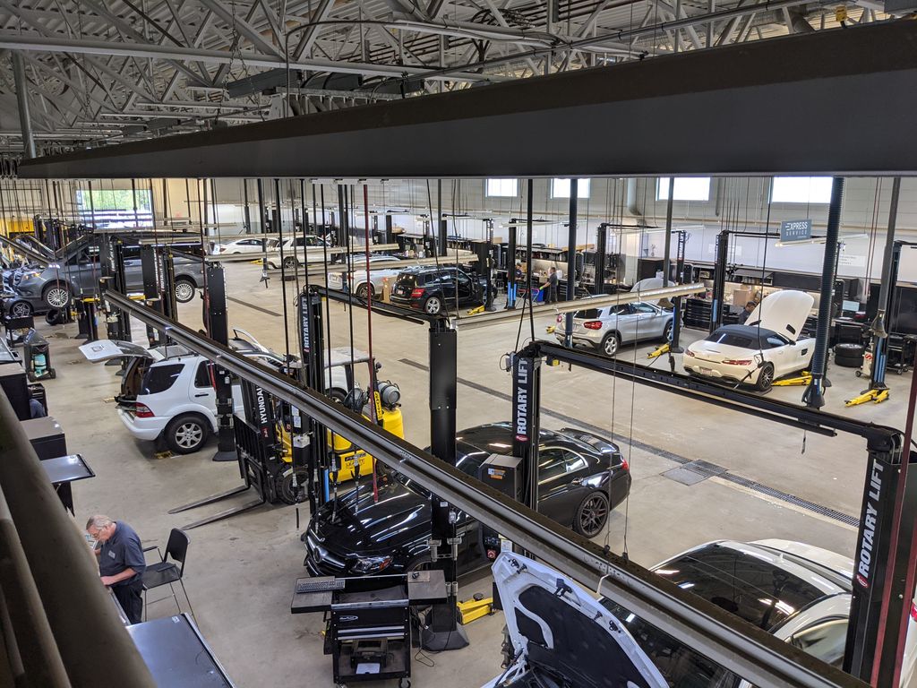 A little taste of how we treat your vehicles while they’re in the “gym”
Our service department always works hard to ensure your vehicle is in the best condition when leaving our dealership.

#mbhv #mbheritagevalley #Mercedes #MercedesBenz #service #maintenance #yeg #cars