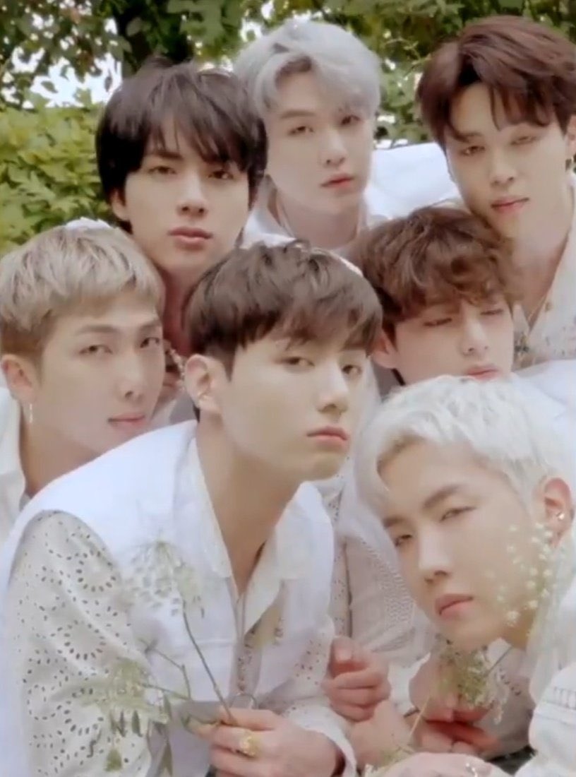 ETRNALGOO's tweet photo. bts garden fairies https://t.co/oWjDjzVZNS