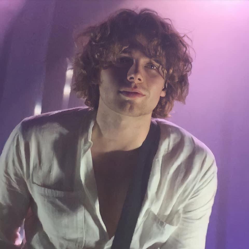 lb_luvs_mochi's tweet image. Happy Birthday to the gorgeous creative musical genius. Thank you for gracing this world with your talent Luke Hemmings 🤍🤍 #beautiful #5SOS #StreamStartingLine #HappybirthdayLuke