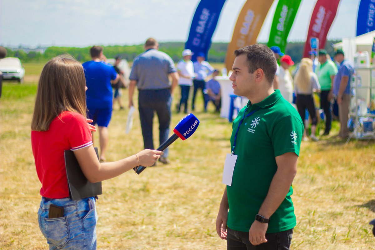 Aqrar İnkişaf Könüllüləri Rusiya Federasiyasında keçirilən "Təsərrüfatların idarəedilməsi üzrə təcrübə proqramı"nda "Sahə günü" bayramı" ilə əlaqədar olaraq sərgidə iştirak edib.

#AİK #agrovolunteers