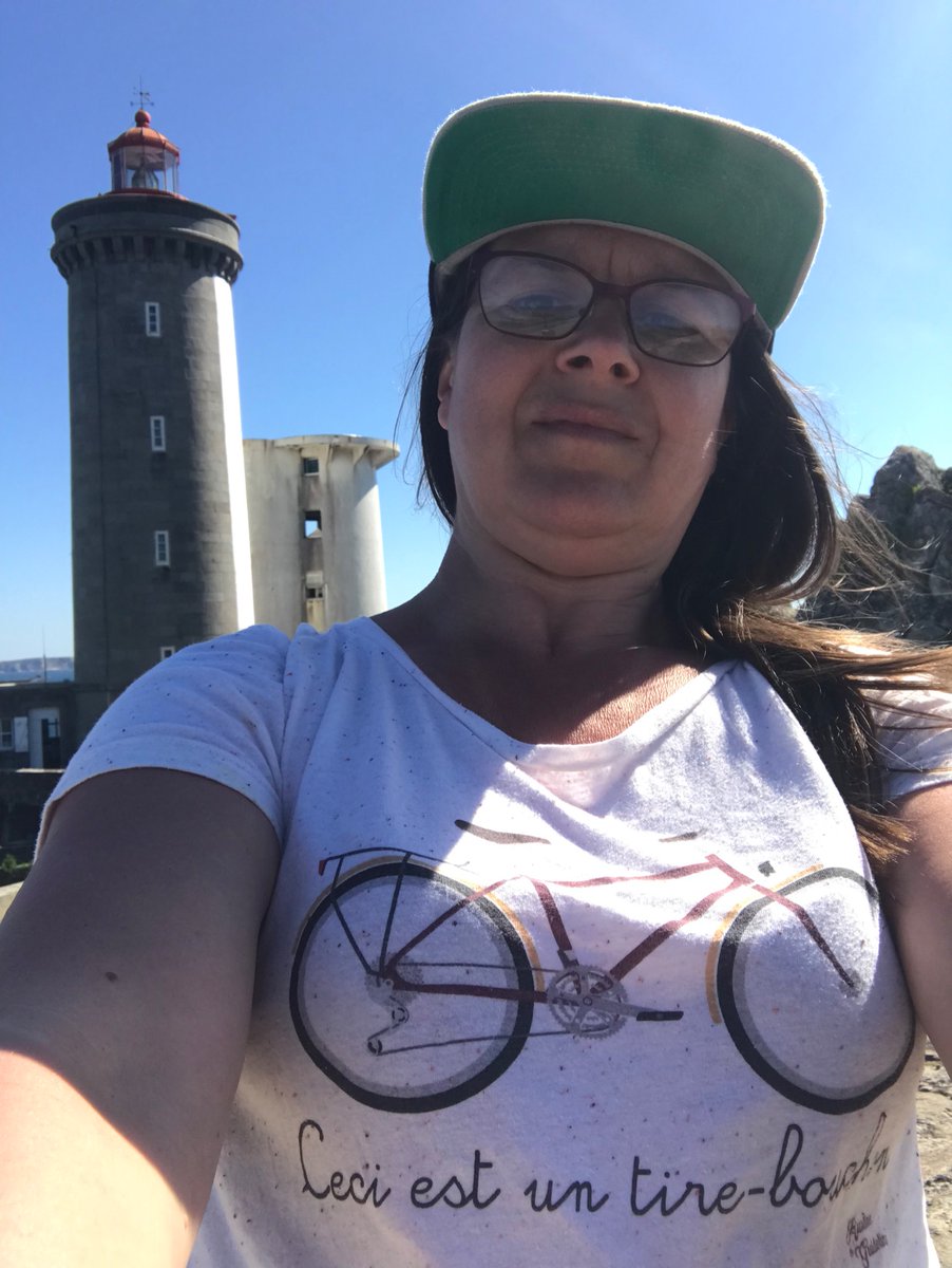 lethiecv's tweet photo. Le T-shirt de @RustinGuidolin est arrivé à destination !
#PhareDuMinou #Finistère #Bretagne https://t.co/vgDZ5VzxFW