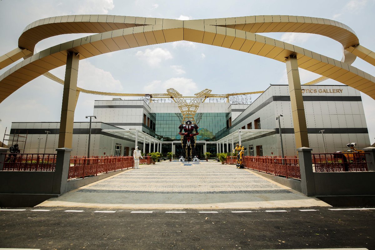 GujaratTourism's tweet photo. We are grateful for being dedicated such a great redeveloped Gandhinagar Capital railway station with so many amenities, and also for the destinations of entertainment and vast knowledge via Aquatic Gallery, Robotic Gallery and Nature Park at Science City, Ahmedabad. https://t.co/vtiRdIIJI8