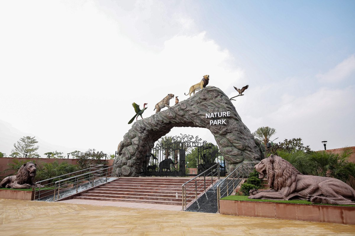 GujaratTourism's tweet photo. We are grateful for being dedicated such a great redeveloped Gandhinagar Capital railway station with so many amenities, and also for the destinations of entertainment and vast knowledge via Aquatic Gallery, Robotic Gallery and Nature Park at Science City, Ahmedabad. https://t.co/vtiRdIIJI8
