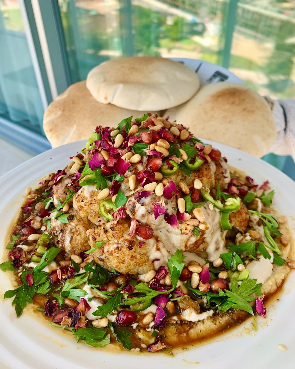 Roast cauliflower shawarma meal kit from berberandq delivered via restaurantkits 🥙🙌 served on a base of hummus and crispy chickpeas with a drizzle of tahini, pomegranate and parsley and some fluffy pita on the side 🤤 #yum #berberandq #londonfoodbabes zpr.io/K3VVNPK5HYby
