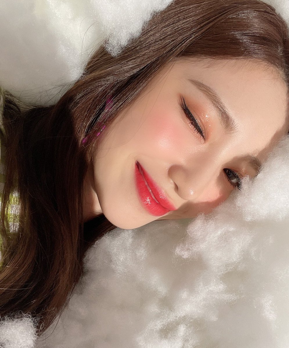 ✨𝗧𝗥𝗔𝗡𝗦— RCPC_members twitter updates

Bubble Up❕ ก้อนเมฆพวกนี้นุ่มมากๆเลย☁️

Bubble Up! MV➡️ youtu.be/XQX8bttrfpc

#SYUNPIC #로켓펀치 #RocketPunch #SuYun #수윤 #スユン #Bubble_Up