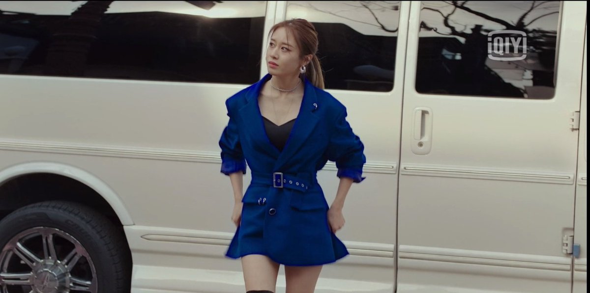 friedchickyen's tweet photo. Maha dropped the phone call with Ryoc after seeing La Lima. Yep, girl has got her priorities straight LMAO

#Imitation #ImitationEp11 https://t.co/1EiFhh9aVi