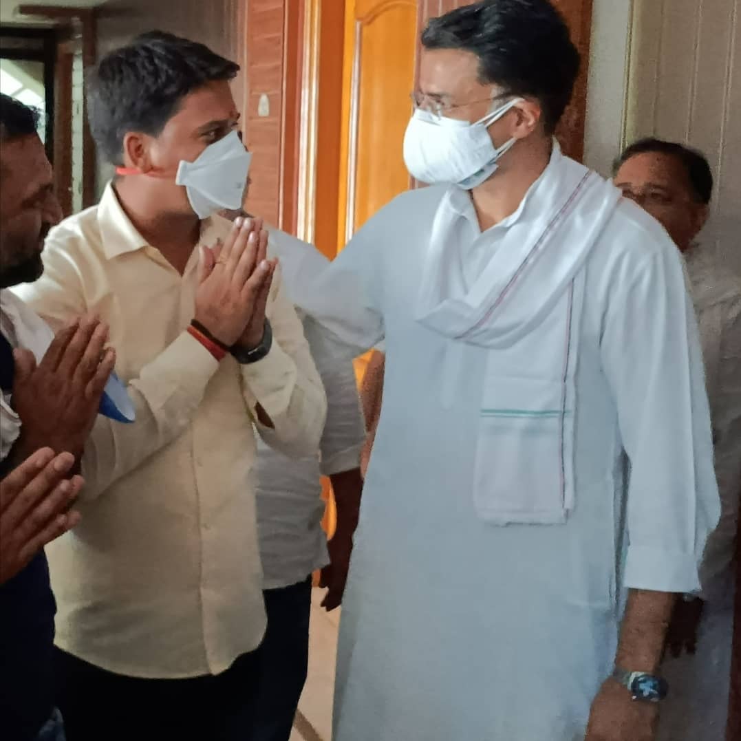 Official_ABhati's tweet image. देश के राजनीतिक दलों में सबसे लोकप्रिय चेहरा हम सब के नेता पूर्व केंद्रीय मंत्री #व पूर्व उपमुख्यमंत्री बड़े भैया श्री @SachinPilot जी का देव भूमि उत्तराखंड आगमन पर हार्दिक स्वागत करते हुए उनसे शिष्टाचार मुलाकात की !!
@CHOTIWALA