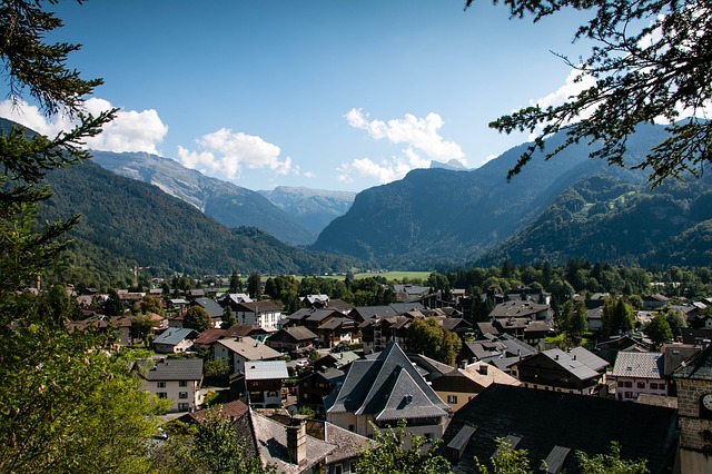 L’été au sommet
Venez profiter d'un dépaysement total dans le cadre idyllique des Alpes à Samoëns et Morillon 👉 bit.ly/3igcgKP
Nos propositions d’activités à la station :
✅La Rando Yoga
✅Le Spa Ô des Cimes
✅Parc du lac bleu
✅Visite dans le cirque de Sixt