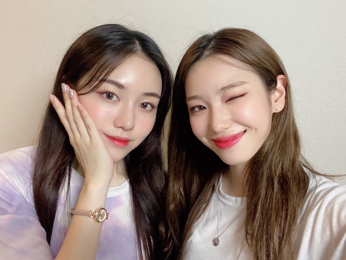 ✨𝗧𝗥𝗔𝗡𝗦— RCPC_members twitter updates

ดาซูกยอล แดนซ์วีไลฟ์ สนุกมากๆเลยค่ะ❕❕
ไว้คราวหน้าจะมาอีกนะค้าบ to be continued,,😚☺️🍉

#SYUNPIC #로켓펀치 #RocketPunch #SuYun #수윤 #スユン #다현 #DaHyun #ダヒョン #Bubble_Up