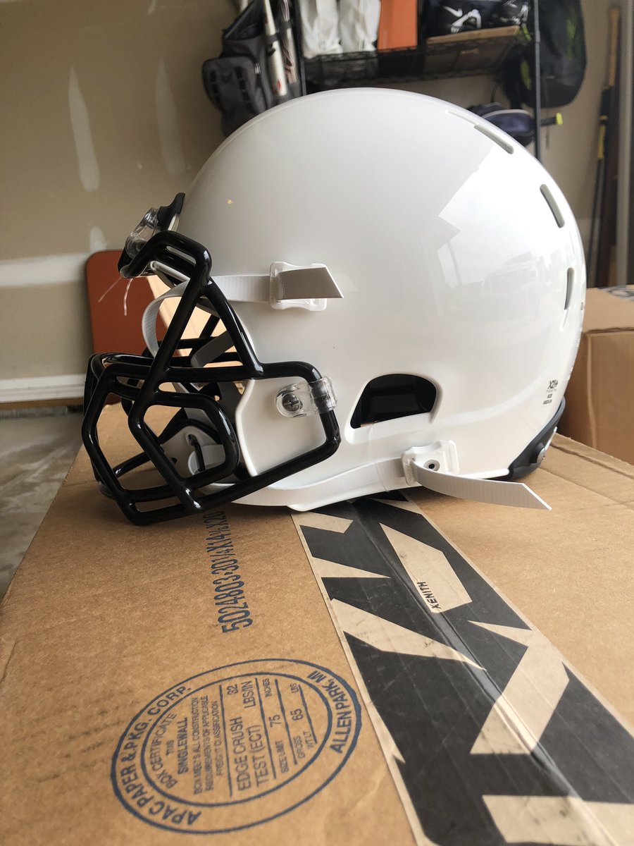 MayfieldWYFC's tweet photo. @MayfieldWYFC can’t thank  @XenithFootball and @BrownsYouthFB for the generous donation of 50 brand new helmets to our club. https://t.co/NLDBMBojEI