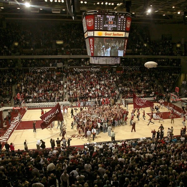 6'7 2022 F @imjdunn has committed to @MSUBearsHoops. Dunn brings grit, energy, and explosive athleticism to Coach Dana Ford's #MSUBears team.