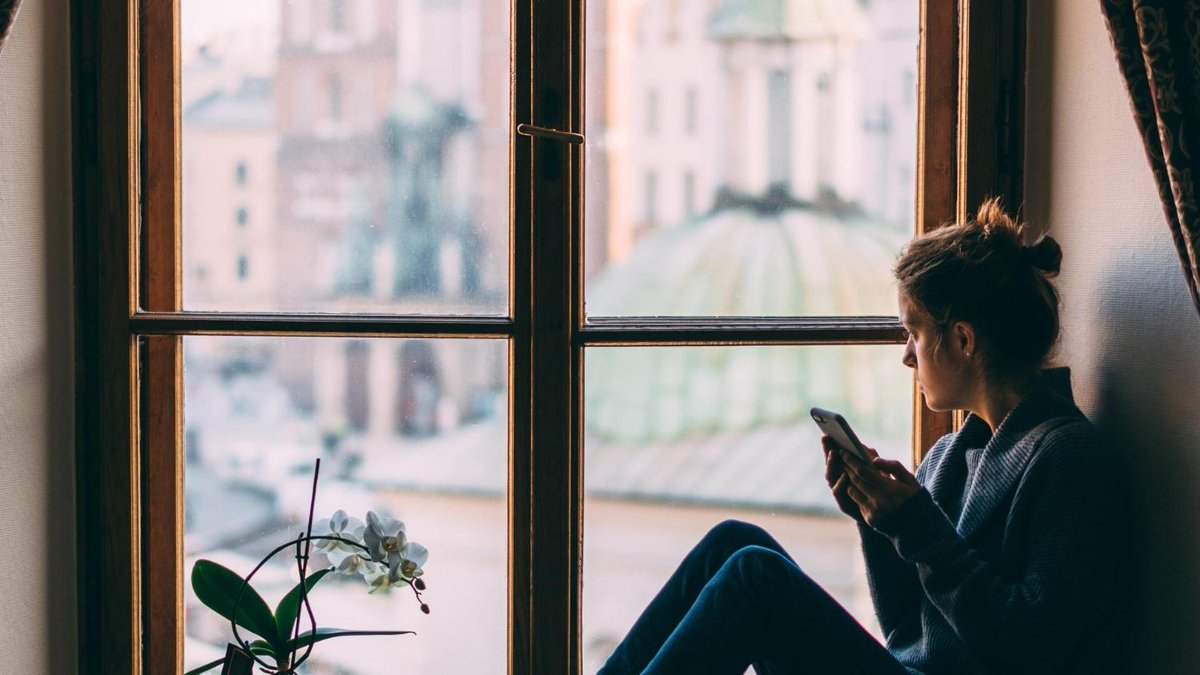 rne's tweet photo. Hay un estigma alrededor y una especie de prisa, de urgencia social por eso de "estar bien". ¿Pero qué se puede hacer para estar bien? Una app ayuda a gestionar las emociones de manera gratuita.

Descúbrelo en @x3razonesRNE

https://t.co/2SzoB6kvMi https://t.co/LK9rdFe49Q