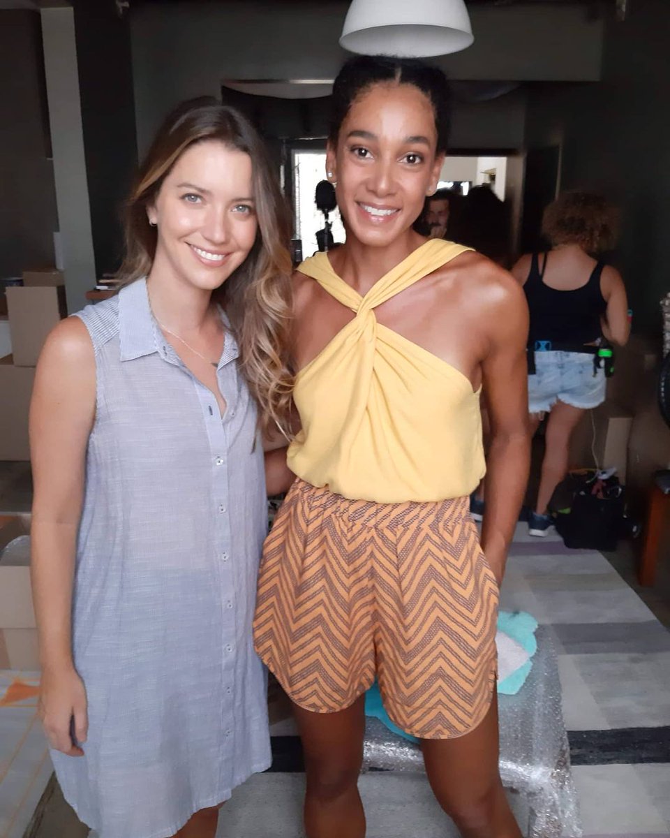 FASNATHALIADILL's tweet photo. Diasdeester via Instagram 

Saudade do Set de filmagem, 
(E desse bronze ❤️)

Amanhã eu tomo vacina e em breve de volta aos sets ✊🏾❤️

Spoiler : em breve Manu e Rita estarão nas telonas. 

#globofilmes #umcasalinseparavel #tvzero #atriz  #vacinaparatodos https://t.co/MHGa7OFmOQ