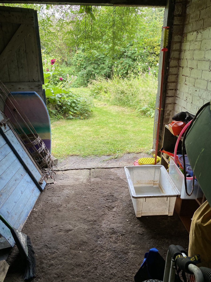 staithesartist's tweet photo. I have tidied one of the garages/sheds It was cooler in there. #goodjobdone https://t.co/yc1A4FQOET