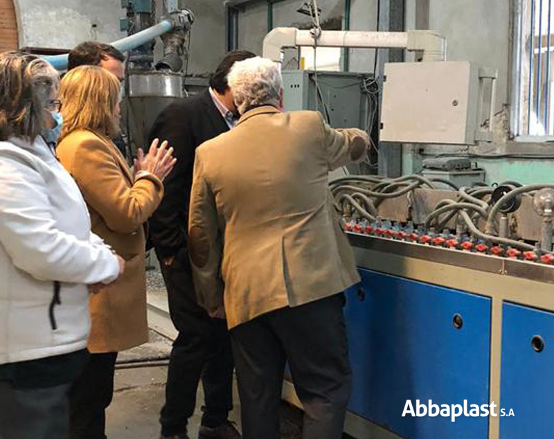 En el día de ayer recibimos la grata visita de nuestro Ministro de Ambiente Adrián Peña.
Agradecemos la motivación y la visita.
🇺🇾♻️💪
<a href="/adrianbatllista/">Adrián Peña Robaina</a> 
<a href="/MAmbienteuy/">Ministerio de Ambiente</a> 
#MedioAmbiente  
#Reciclaje 
#Maderaplastica