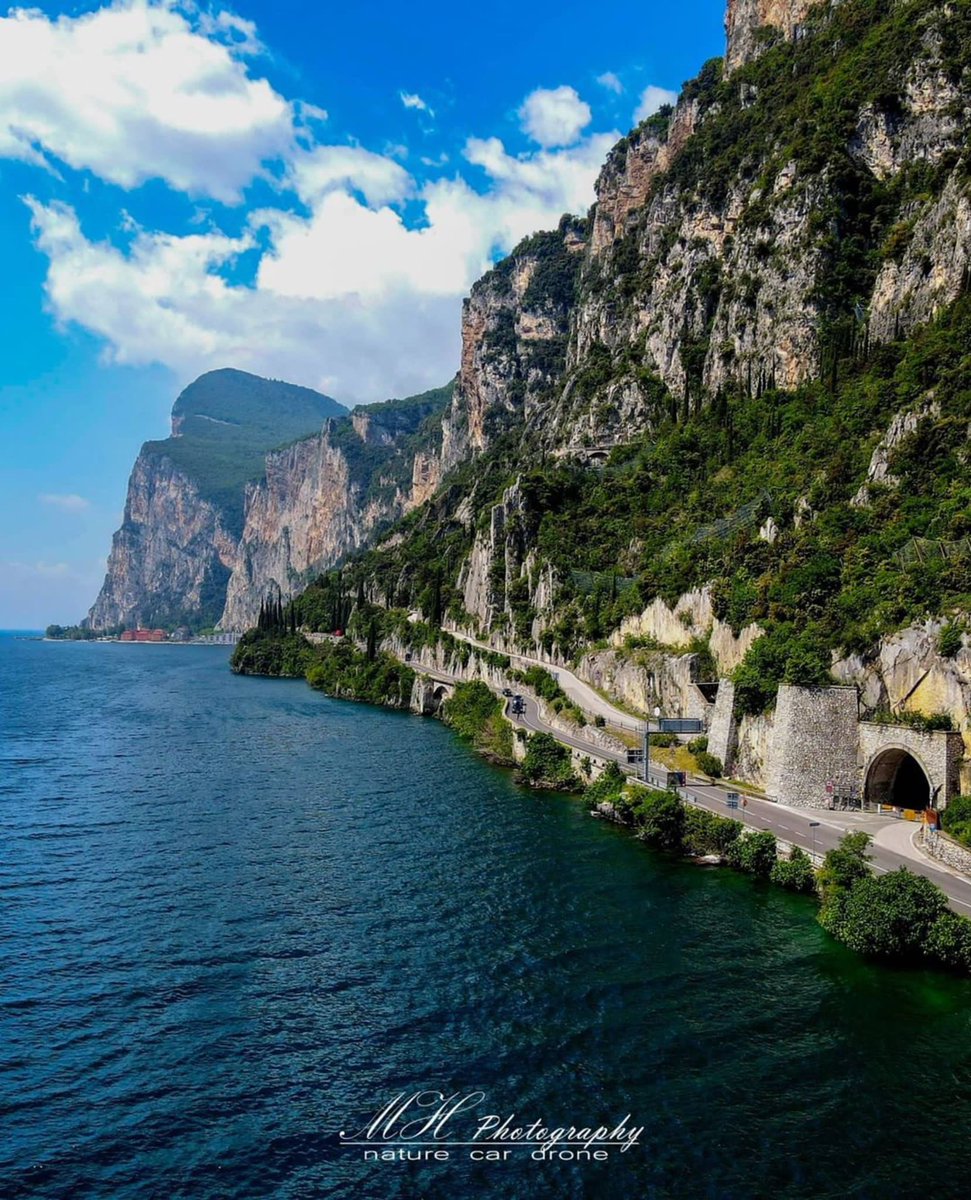 GardaOutdoors's tweet photo. /2
#StradaDellaForra
Considerata l’ottava meraviglia del mondo, questo spettacolare tratto di strada nella roccia è stato acclamato dalla storia e reso insigne dal cinema, da Churchill a 007.
📷mhphotography.1
Ve ne parliamo su #gardaoutdoors magazine ⬇️
https://t.co/XhvDmYOAn3 https://t.co/4xBtOavNBl