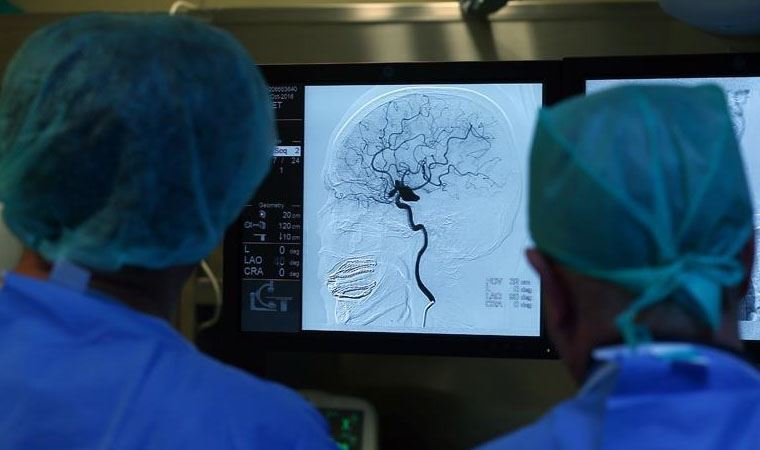 Konuşamayan felçli hastanın aklından geçenler bilgisayar algoritmasıyla okunup ekranda cümlelere döküldü

cumhuriyet.com.tr/haber/konusama…