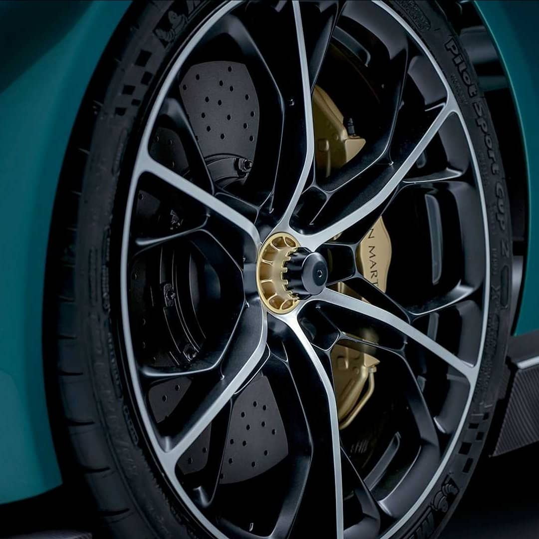NMPROarts's tweet photo. Back to @MotorShowme Friday, have a look at this new Beast!
Aston Martin has revealed "Valhalla", a hybrid supercar powered by a 937 HP twin-turbocharged 4.0-liter V8 pushing it to 350 km/h of Top Speed!
#AstonMartinValhalla #MotorShowFriday #NMPRO #NMPROARTS #MotorShowme https://t.co/DXLNG9R55u
