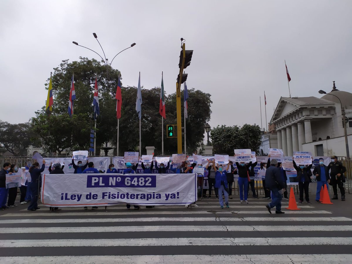 29_bocanegra's tweet photo. #PL6482 No queremos dividir, los FISIOTERAPEUETAS hoy estamos más unidos que nunca por la población y por nuestra profesión @MirtyVas @luisrdioses @TuAmigoAron @LuisRoelAlva @MatiFernandez_F #LeyDeFisioterapiaYa https://t.co/m87Gn2h4G6