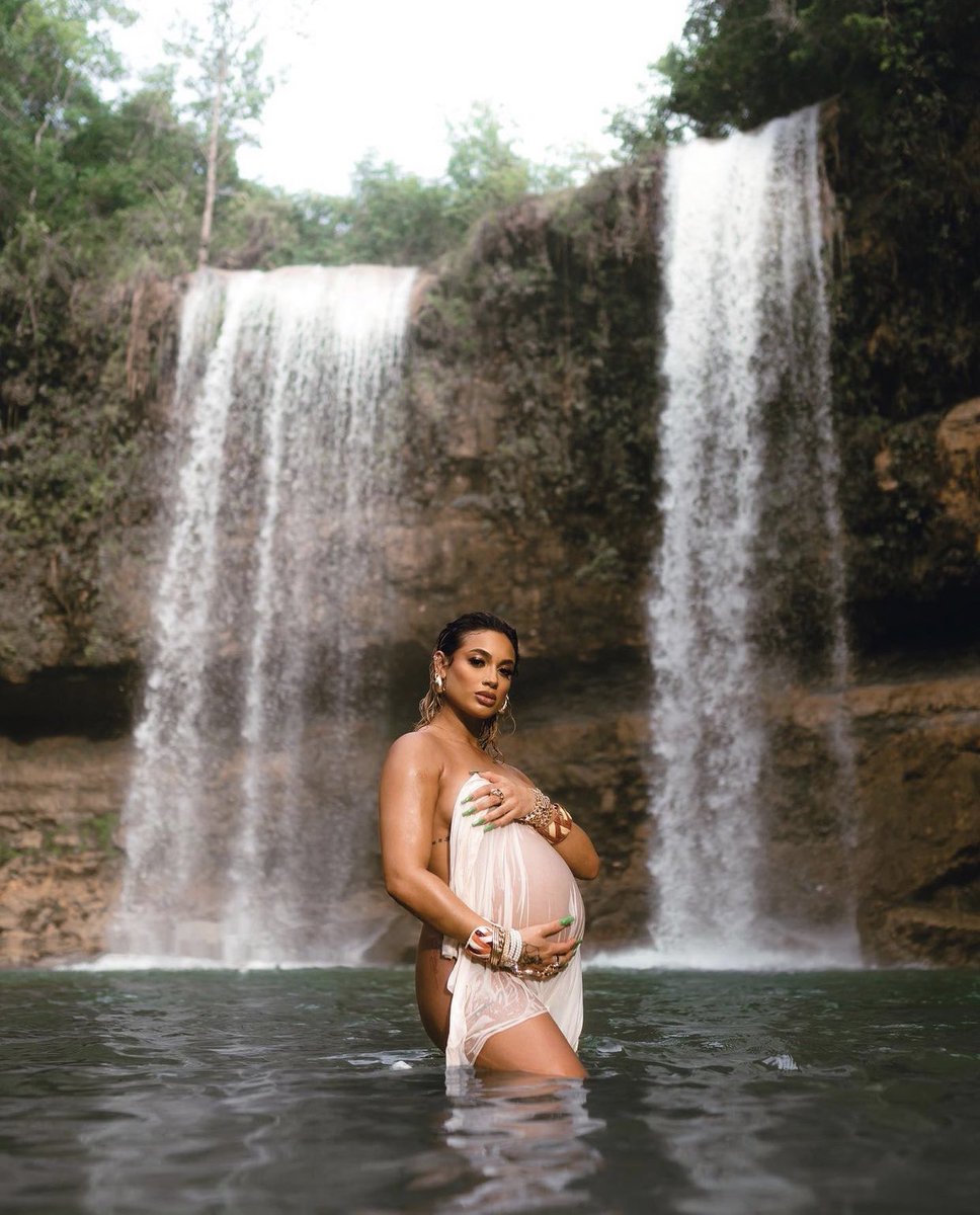 jonestiff314's tweet photo. Dani Leigh confirms rumors and announces she is pregnant.... 👀 https://t.co/ybJ4mCYczq