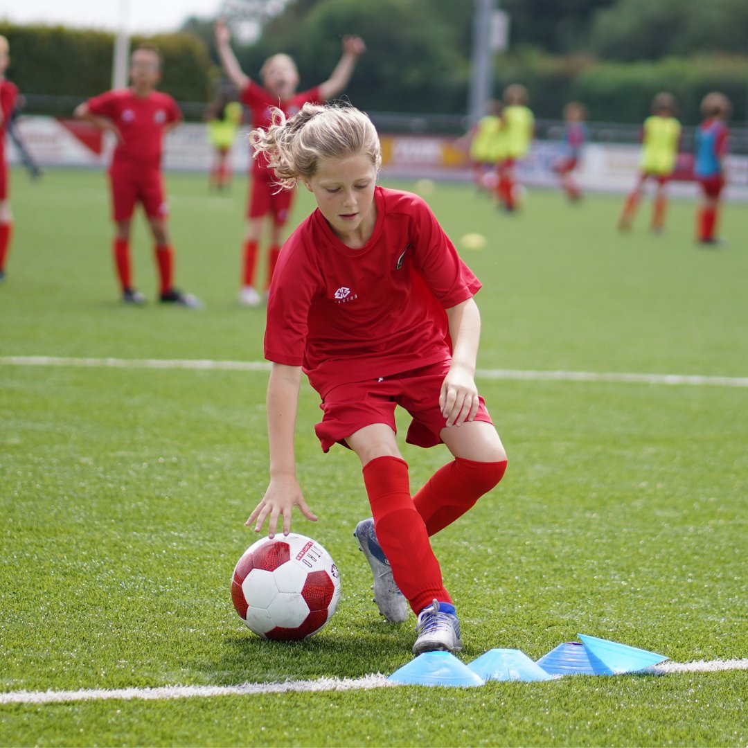 NNF_Sports's tweet photo. Eindelijk was het dan tijd voor de aftrap van het #SummerCamp #Lekkerkerk. We hebben een heerlijke #circuittraining afgewerkt. En natuurlijk weer een heleboel toffe foto's gemaakt. En deze delen wij natuurlijk graag met jullie. Op naar morgen! https://t.co/Jm7ncXWkQU