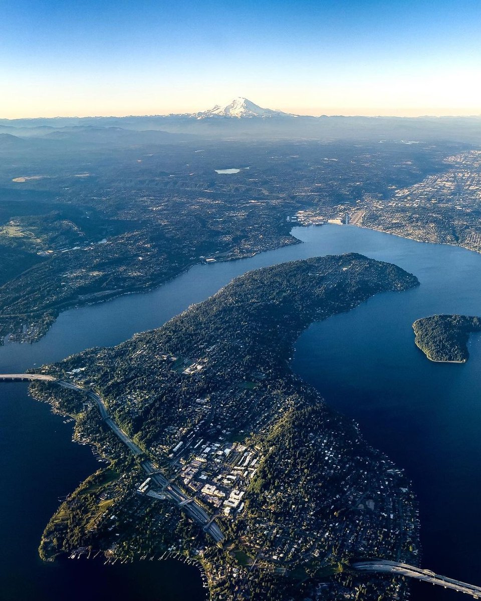 Last time we saw rain in Seattle was over a month ago! 

photo by @jbuenojr1

#seattle #rainier #mercerisland #lakewashington
#pnw #washington #mtrainier #pnwonderland #pacificnorthwest #nature #washingtonexplored #nationalpark #landscapephotography