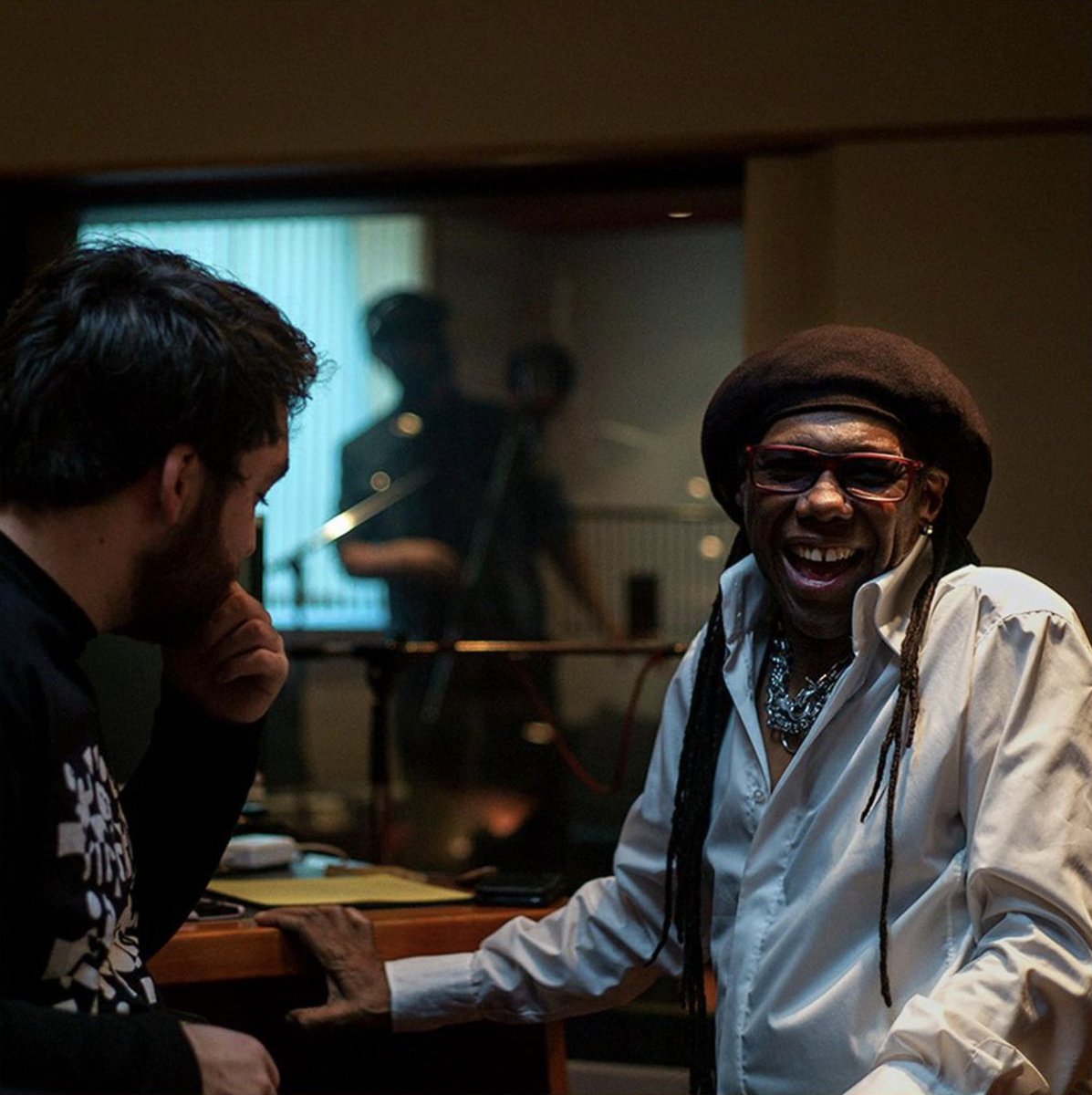 hereintheroom's tweet photo. “Tell me about your role at Abbey Road Studios” Did you know that @nilerodgers is the Chief Creative Advisor at Abbey Road Studios? You can ask him about his role over on https://t.co/nxD5ttLumx Here is Nile with @oliverheldens and @craigdavid in the booth!😎

📸@abbeyroadstudios https://t.co/gBsGq5T32k