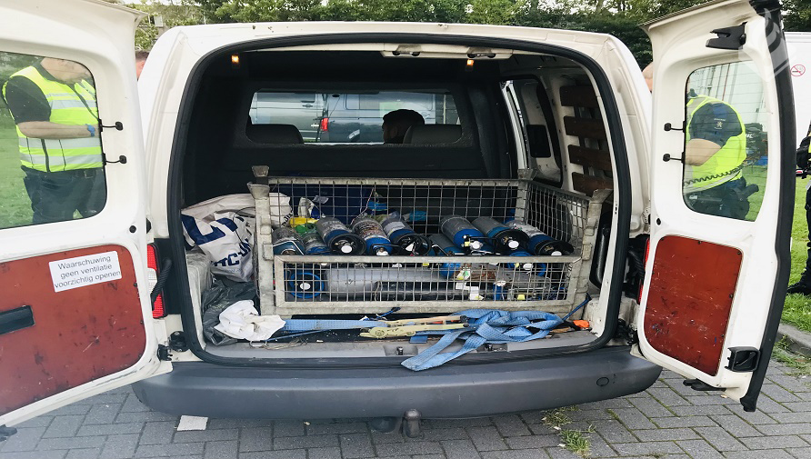 WA_Morgenstond's tweet photo. Gister is er een grote handhavingsactie gehouden in de wijken van Zuiderpark &amp; Beresteinlaan.
Doel van de actie is om, samen met vele partners, te handhaven op de verkeersveiligheid....

Volledig Politiebericht: https://t.co/ikBPlPKSMd
Gemeentebericht: https://t.co/Q6NQIApkFe https://t.co/NiXkllgLBP