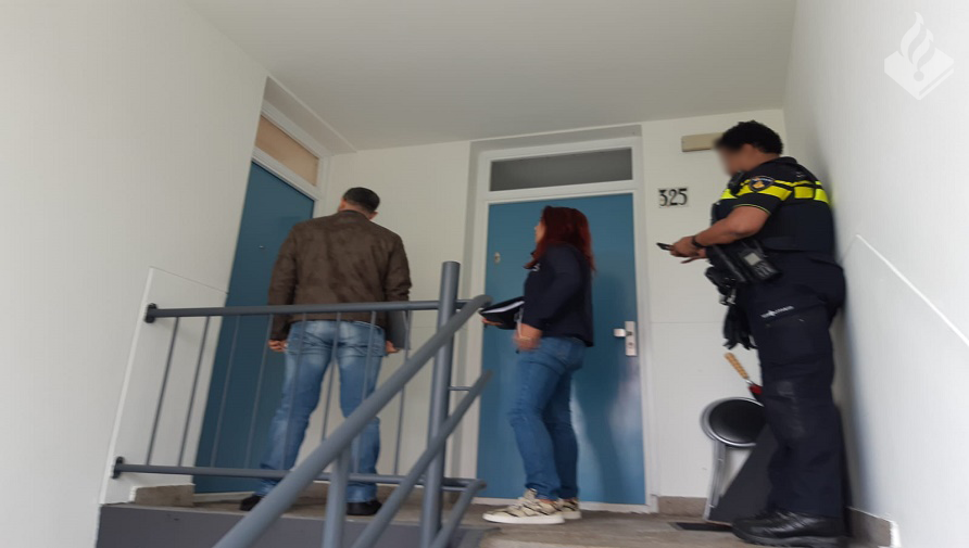 WA_Morgenstond's tweet photo. Gister is er een grote handhavingsactie gehouden in de wijken van Zuiderpark &amp; Beresteinlaan.
Doel van de actie is om, samen met vele partners, te handhaven op de verkeersveiligheid....

Volledig Politiebericht: https://t.co/ikBPlPKSMd
Gemeentebericht: https://t.co/Q6NQIApkFe https://t.co/NiXkllgLBP