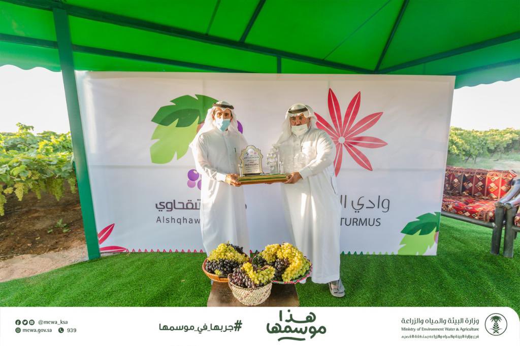 wadialturmus's tweet photo. رافق سعادة مدير عام فرع وزارة البيئة والمياه والزراعة في القصيم م. عبدالعزيز الرجيعي في هذه الزيارة كلاً من :
م. بندر الهدية مدير مكتب البيئة والمياه والزراعة في بريدة
و د. سليمان الحربي مدير مكتب البيئة والمياه والزراعة في عيون الجواء

شاكرين ومقدرين لسعادته هذه الزيارة https://t.co/jqxe4BZ05o