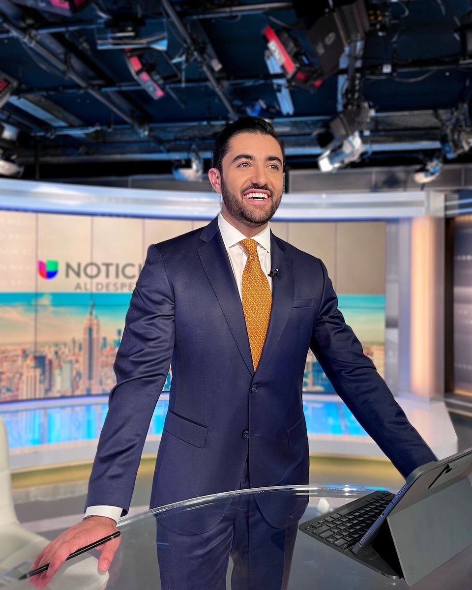 elianzidantv's tweet photo. ¡El viernes se siente y se sabe! Los espero a las 12:30 P.M. en #EdicionDigitalNY https://t.co/f2i4JOTB9B