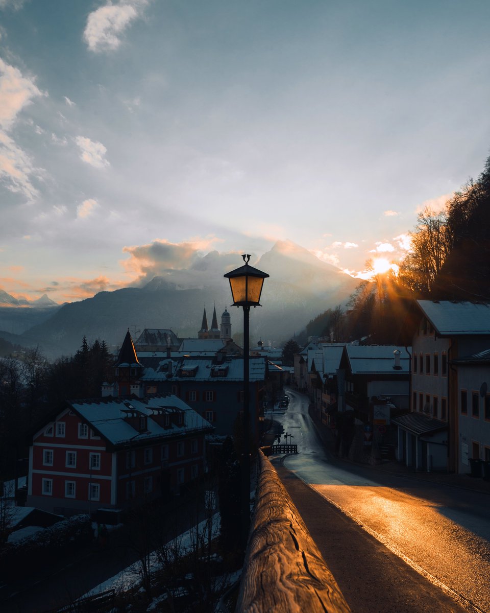 It’s Fridaaaaaay 🥳 Here’s a shot I took during a beautiful sunset in Berchtesgaden! Hope you like it 💌