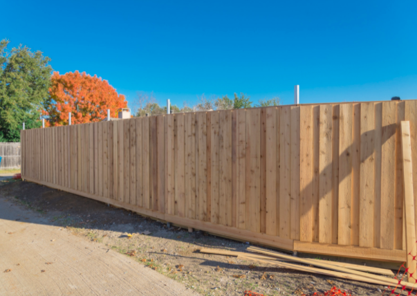 When it comes to choosing a contractor to install your fence, don't go for the cheapest quote. That often means you're getting cheap materials as well. Learn everything you need to know about hiring a fence company: bit.ly/3yHpSWd 
#HoustonFence