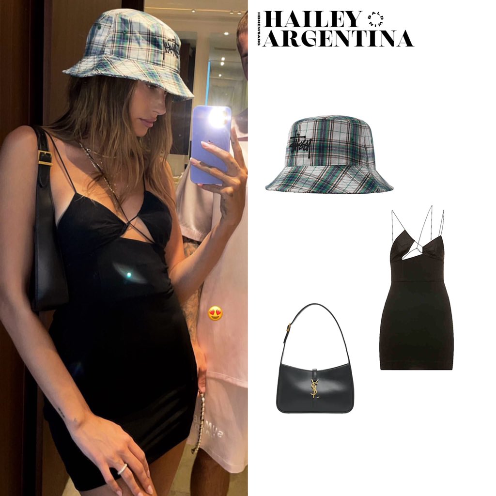 X 上的Hailey Bieber Argentina：「🧵 Hailey Outfit vía Instagram Stories  (15.07.2021) - Stussy Big Logo Madras Plaid Bucket Hat ($50) - Nensi Dojaka  Asymmetric Stretch-Woven and Silk Mini Dress ($1065) - Saint