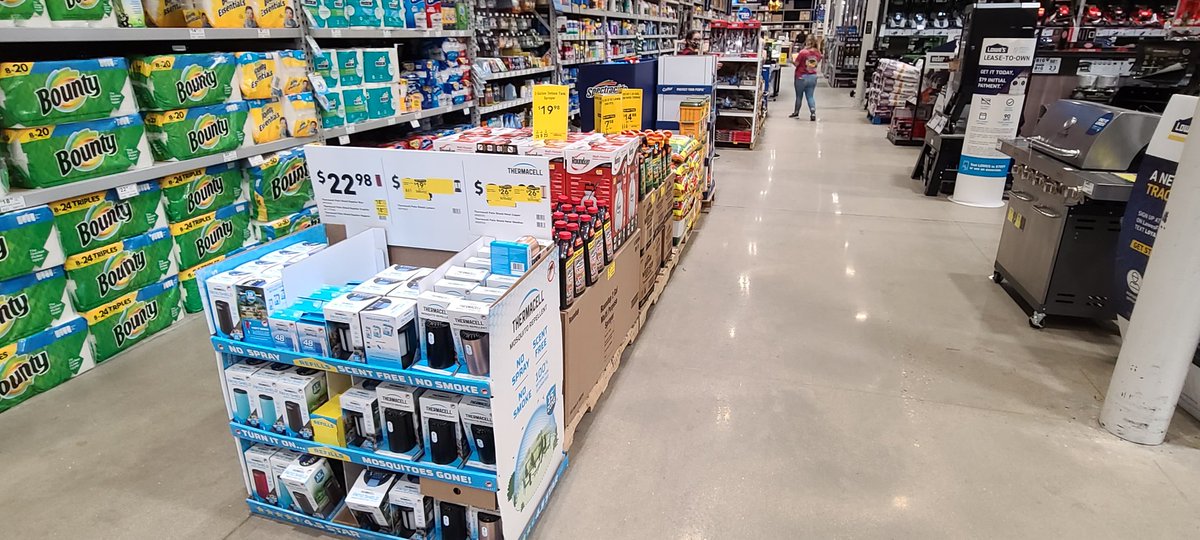 DanB599's tweet photo. Summer savings event store 599!   Rocking those yellow shirts....and thoes socks. @BlueBoxR1 @D899_RVA @BenitoKomadina https://t.co/eyVZhsLbbD